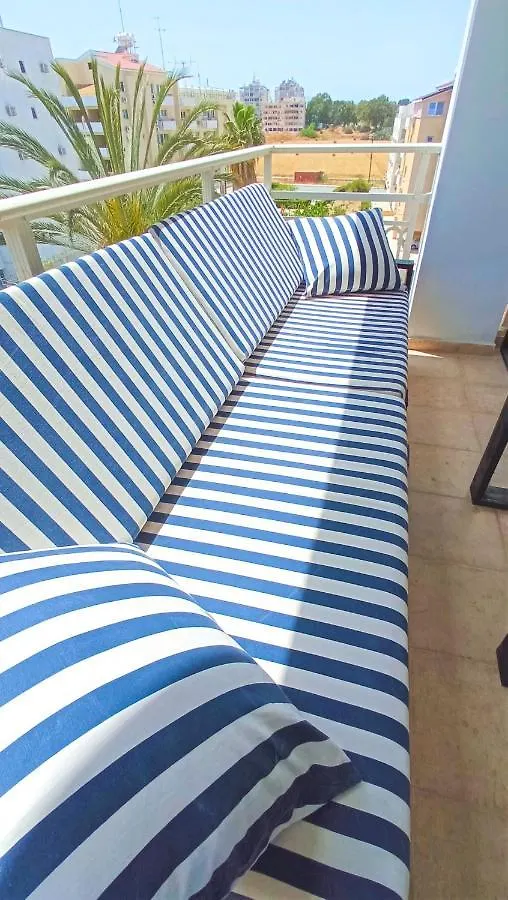 לרנקה Luxury Private Rooms -Sea View, Gym- 5 Min From Beach! - Private Room In Shared Apartment בית אירוח