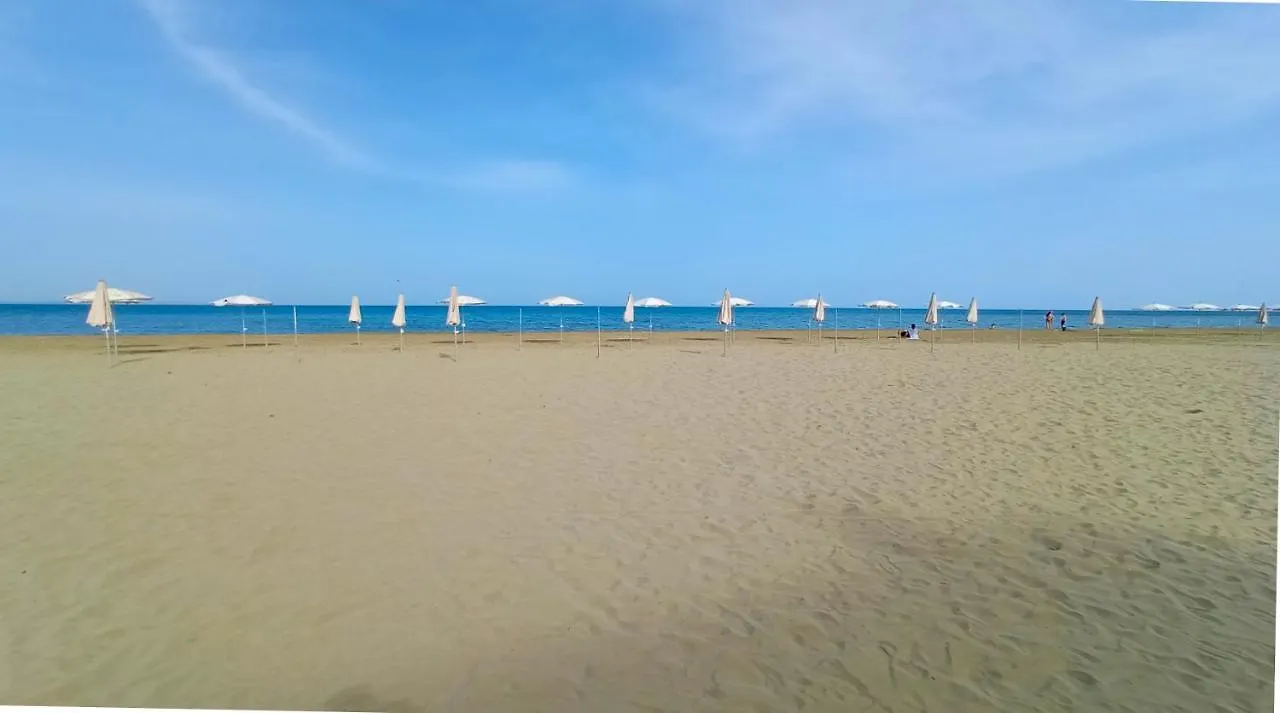 לרנקה Luxury Private Rooms -Sea View, Gym- 5 Min From Beach! - Private Room In Shared Apartment