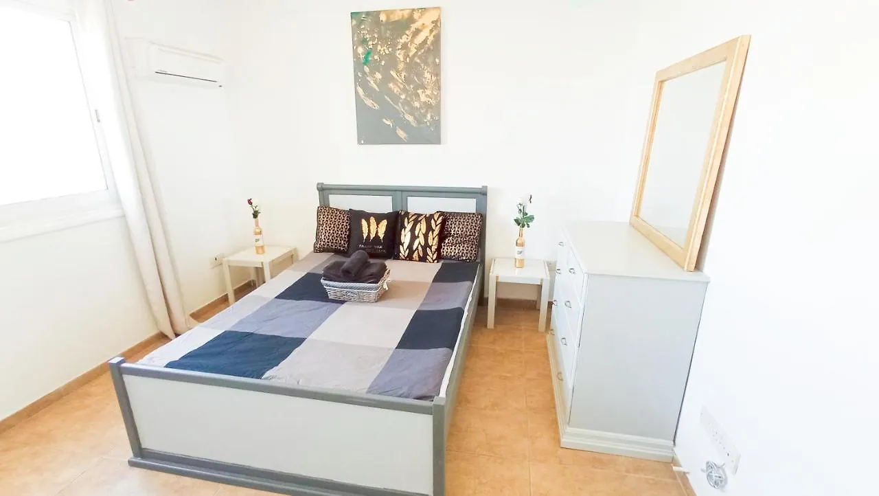 Luxury Private Rooms -Sea View, Gym- 5 Min From Beach! - Private Room In Shared Apartment Larnaca Cypr