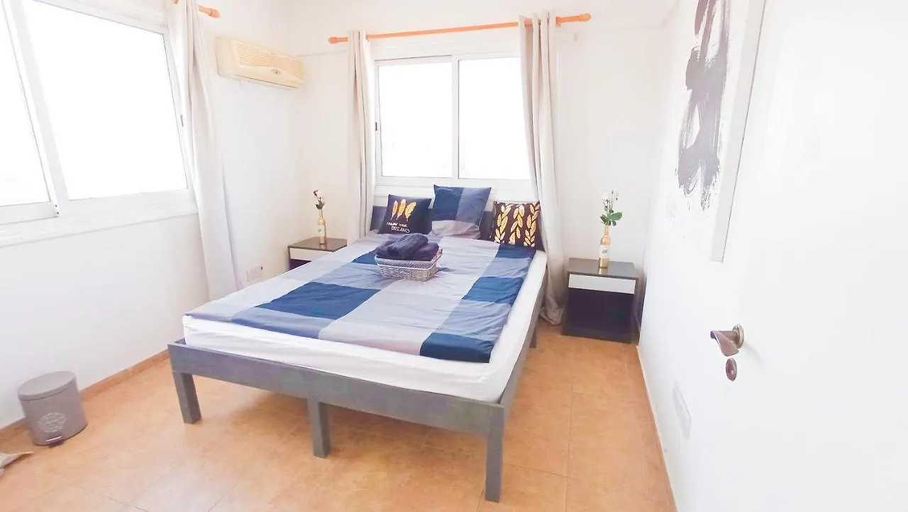 Luxury Private Rooms -Sea View, Gym- 5 Min From Beach! - Private Room In Shared Apartment Larnaca