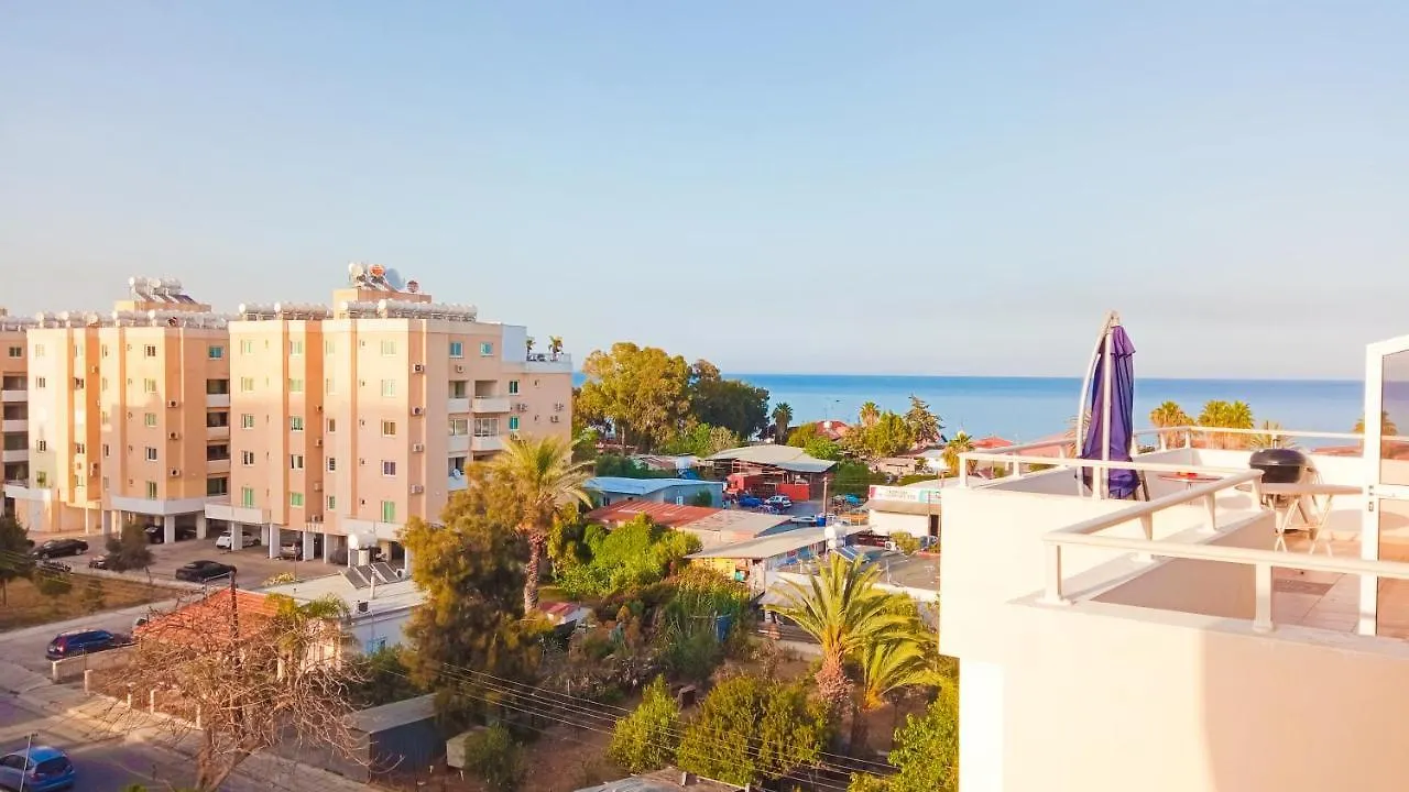 לרנקה Luxury Private Rooms -Sea View, Gym- 5 Min From Beach! - Private Room In Shared Apartment 0*,  קפריסין