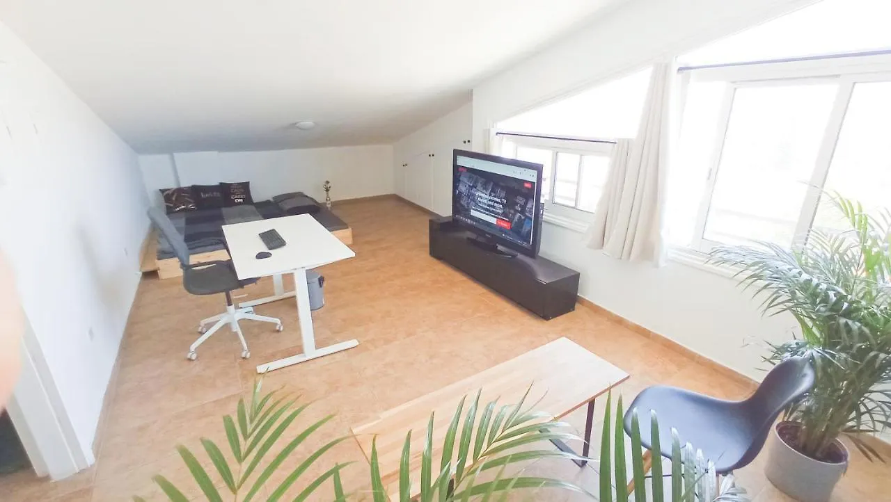 Luxury Private Rooms -Sea View, Gym- 5 Min From Beach! - Private Room In Shared Apartment Larnaca